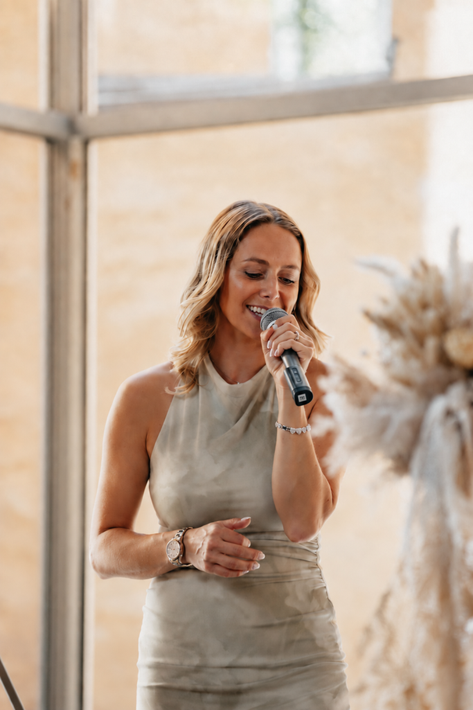 Sängerin Chantal Will beim gefühlvollen Live-Gesang