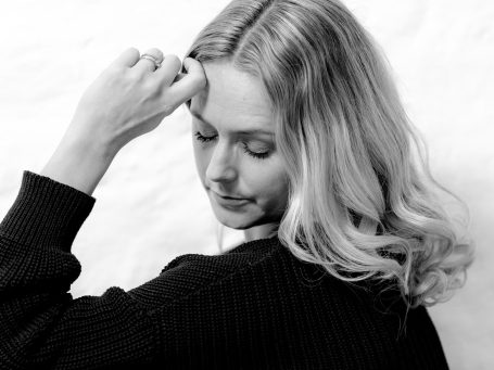 Chantal Will in einem ruhigen und nachdenklichen Moment