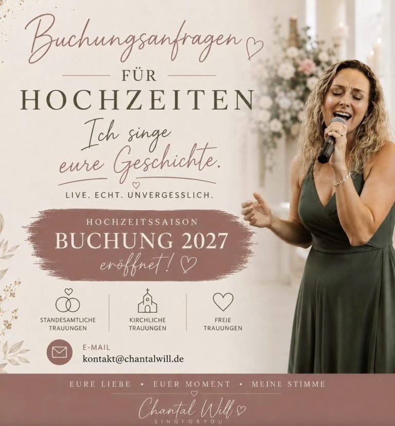 Chantal Will im grünen Kleid mit Mikrofon auf einem Flyer zum Buchungsstart für standesamtliche, kirchliche und freie Trauungen 2027.